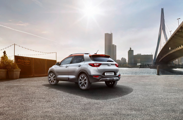kia-chot-gia-cho-mau-suv-hang-b-stonic-2018-voi-gia-khoi-diem-tu-500-trieu-dong