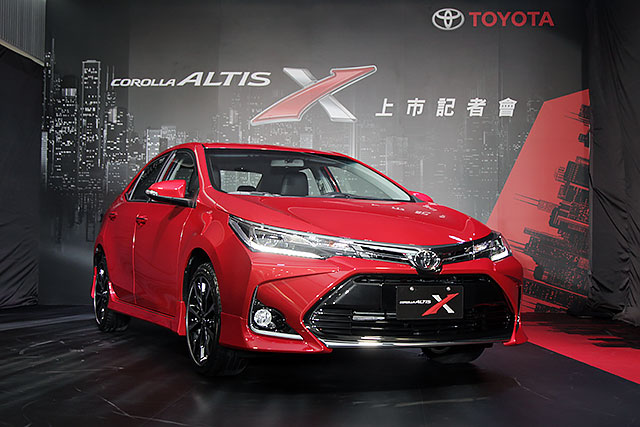 can-canh-toyota-corolla-altis-x-2017-cuc-ngau-gia-593-trieu-dong-tai-dai-loan