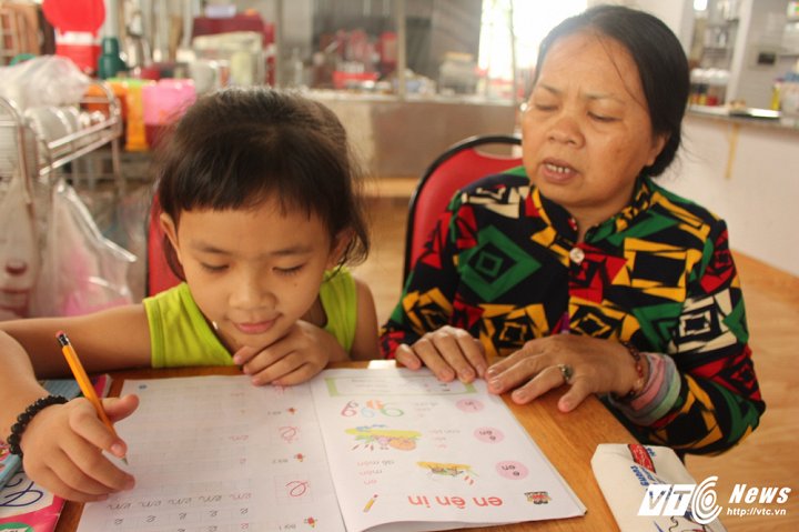 tphcm-su-that-be-gai-7-tuoi-khong-duoc-di-hoc-thieu-nhieu-giay-to tphcm-su-that-be-gai-7-tuoi-khong-duoc-di-hoc-thieu-nhieu-giay-to