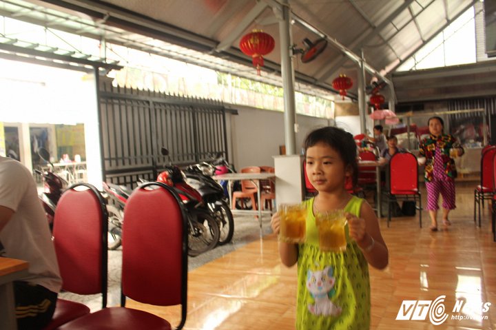tphcm-su-that-be-gai-7-tuoi-khong-duoc-di-hoc-thieu-nhieu-giay-to