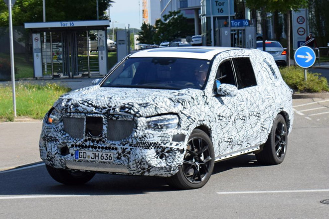 lo-dien-mau-suv-gls-2019-cua-mercedes-tren-duong-chay-thu