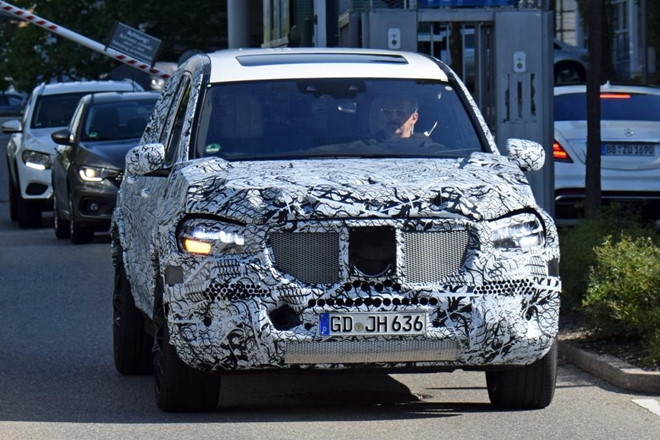 lo-dien-mau-suv-gls-2019-cua-mercedes-tren-duong-chay-thu