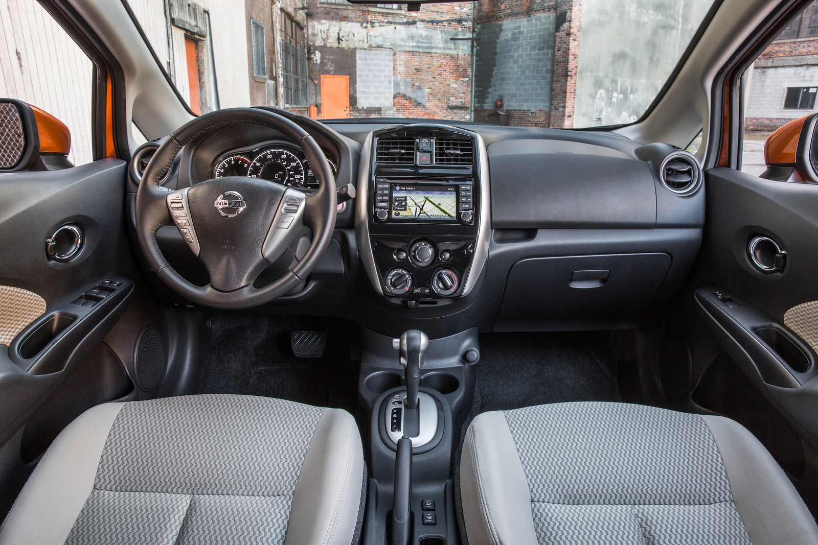 chiec-xe-hatchback-dep-sang-chanh-gia-chi-351-trieu-moi-ra-mat-co-gi-hay