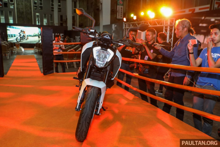 ktm-duke-250-va-390-2017-ra-mat-tai-malaysia-chinh-thuc-chot-gia-tu-118-trieu-dong
