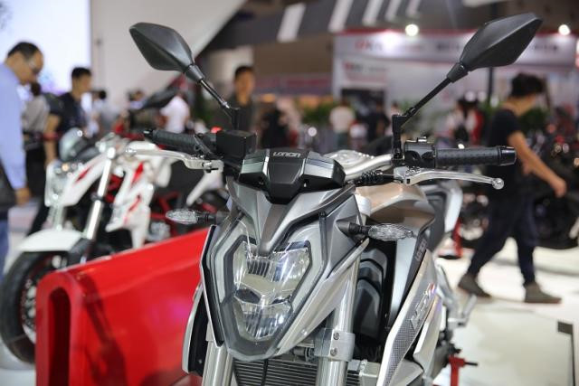 hang-xe-trung-quoc-ra-mat-mau-xe-loncin-hr7-phien-ban-nhai-honda-cb500f