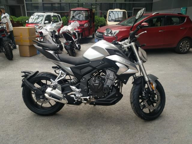 hang-xe-trung-quoc-ra-mat-mau-xe-loncin-hr7-phien-ban-nhai-honda-cb500f