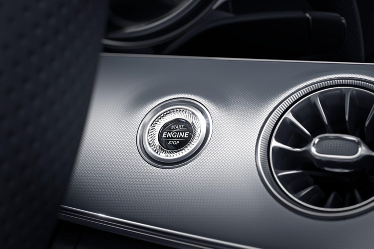 du-kien-31-ty-dong-tai-viet-nam-mercedes-benz-e-300-coupe-2018-co-gi-dac-biet