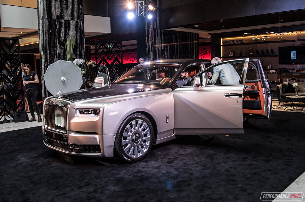 ve-dep-sang-chanh-cua-rolls-royce-phantom-2018-gia-17-ty-dong-tai-xu-so-kangaroo