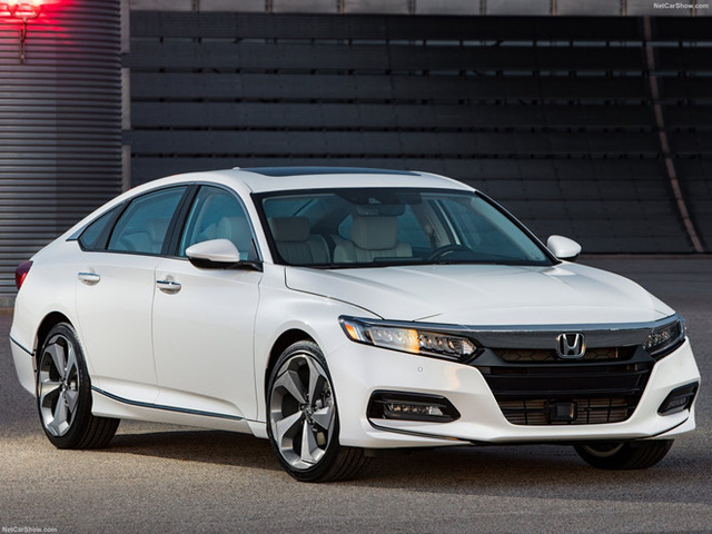 honda-accord-2018-chot-gia-tu-542-trieu-dong-co-gi-dac-biet