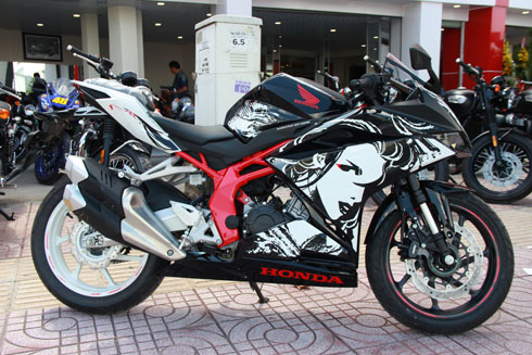 honda-cbr250rr-ban-dac-biet-gia-hon-200-trieu-dong-vua-cap-ben-viet-nam-co-gi-hay