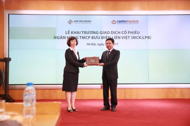 lienvietpostbank-chao-san-san-upcom-voi-gia-tham-chieu-14800-dongco-phieu