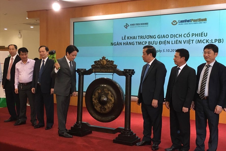 lienvietpostbank-chao-san-san-upcom-voi-gia-tham-chieu-14800-dongco-phieu