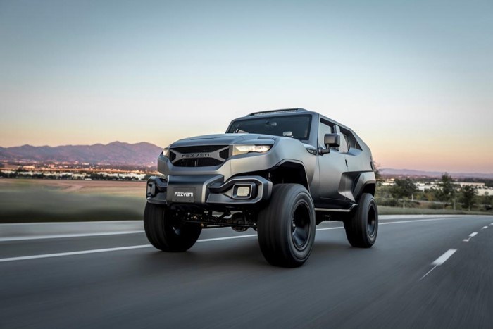 ngam-mau-suv-chien-binh-sieu-ham-ho-rezvani-tank-gia-hon-4-ty-dong