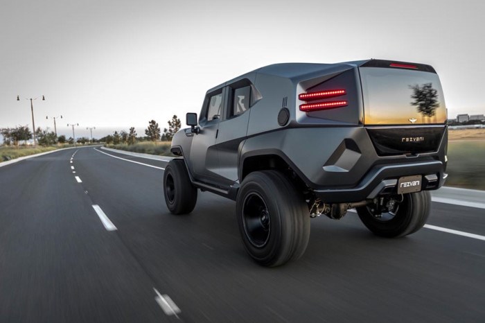 ngam-mau-suv-chien-binh-sieu-ham-ho-rezvani-tank-gia-hon-4-ty-dong