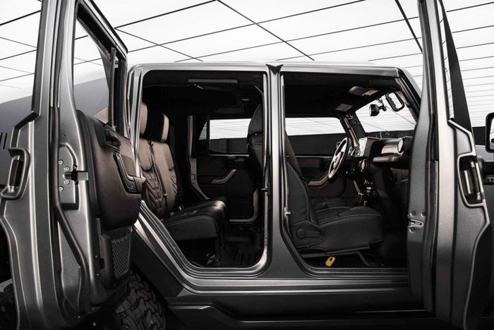 ngam-mau-suv-chien-binh-sieu-ham-ho-rezvani-tank-gia-hon-4-ty-dong