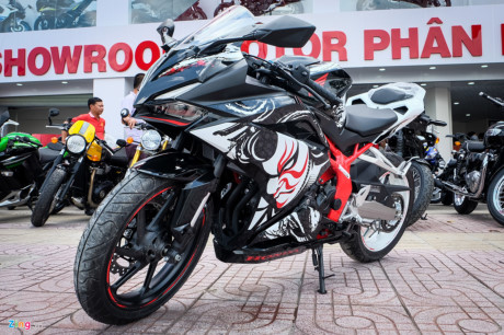 honda-cbr250rr-ban-dac-biet-gia-hon-200-trieu-dong-vua-cap-ben-viet-nam-co-gi-hay
