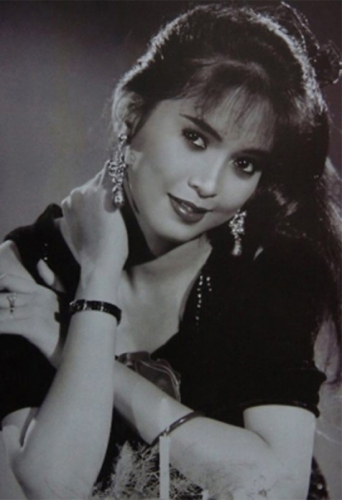 ba-le-hong-thuy-tien-nguoi-vua-duoc-chong-chuyen-gan-het-co-nghiep-nghin-ty-la-ai
