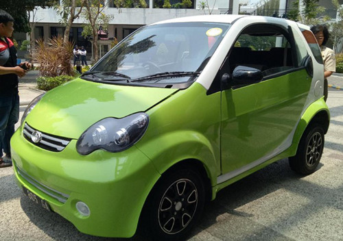 xe-o-to-dien-nho-xinh-nguoi-chay-thu-khen-het-loi--gia-chi-136-trieu-co-gi-hay xe-o-to-dien-nho-xinh-nguoi-chay-thu-khen-het-loi--gia-chi-136-trieu-co-gi-hay