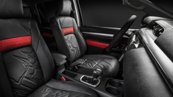 ngam-xe-ban-tai-toyota-hilux-do-cuc-ngau-voi-ban-do-carlex-hilly