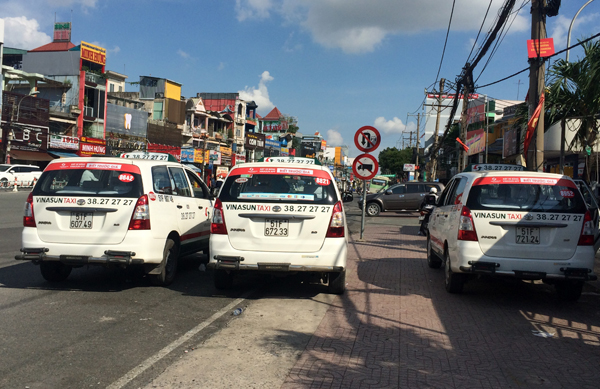 taxi-truyen-thong-dan-bieu-ngu-phan-phao-uber-grab-hiep-hoi-van-tai-ha-noi-noi-gi