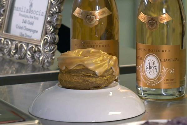 golden-cristal-ube-banh-ran-dat-vang-dat-nhat-the-gioi-duoc-giao-hang-bang-xe-rolls-royce