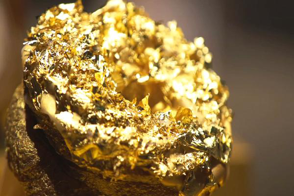 golden-cristal-ube-banh-ran-dat-vang-dat-nhat-the-gioi-duoc-giao-hang-bang-xe-rolls-royce