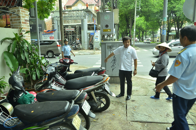 ban-hanh-quyet-dinh-bi-cho-la-troi-chan-ong-doan-ngoc-hai-ubnd-quan-1-len-tieng