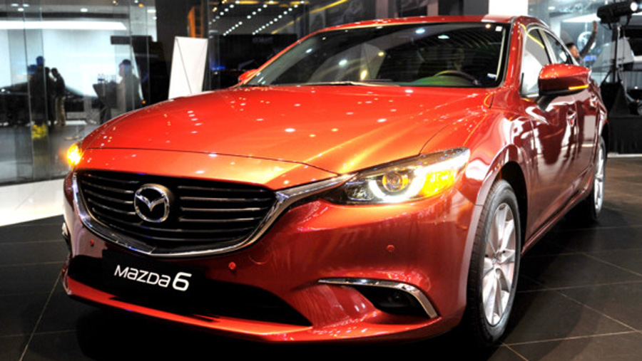 thang-102017-mazda-6-giam-gia-khung-quyet-chien-voi-toyota-camry