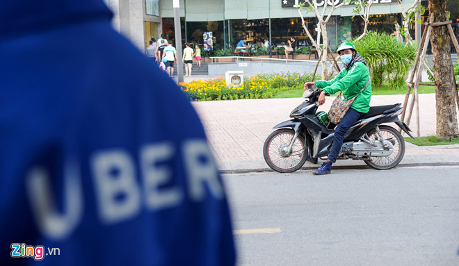 ha-noi-yeu-cau-uber-grab-cong-khai-so-luong-xe-va-doanh-thu-truoc-3010