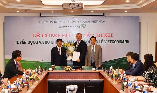 nhan-su-lanh-dao-la-nguoi-nuoc-ngoai-dau-tien-trong-lich-su-vietcombank-la-ai