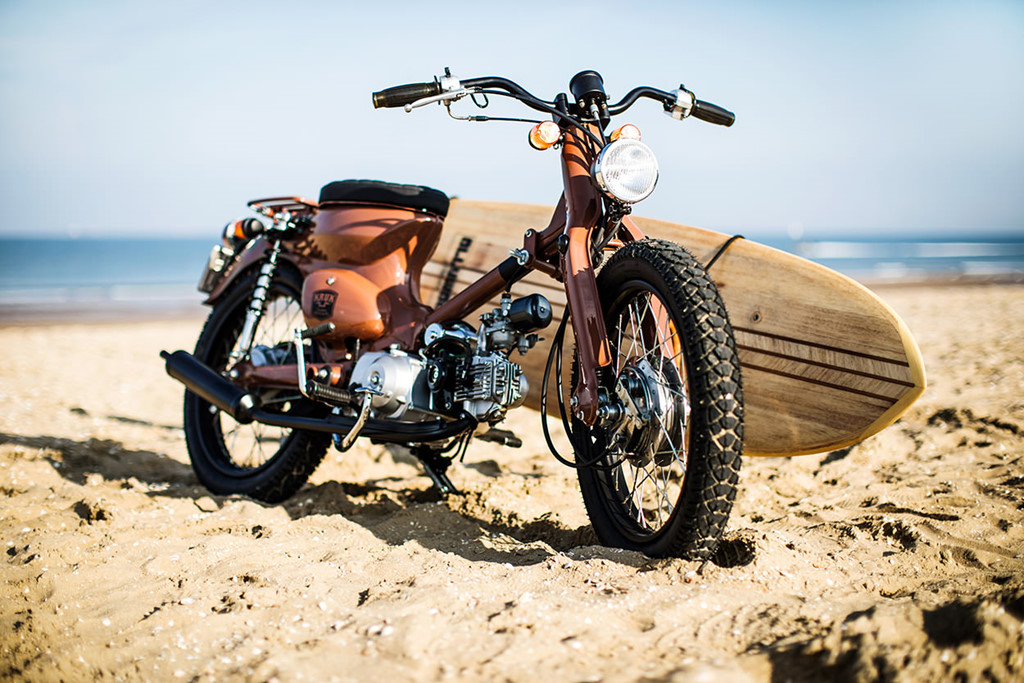 ngam-phien-ban-do-honda-cub-hang-tau-danh-rieng-cho-dan-me-luot-song