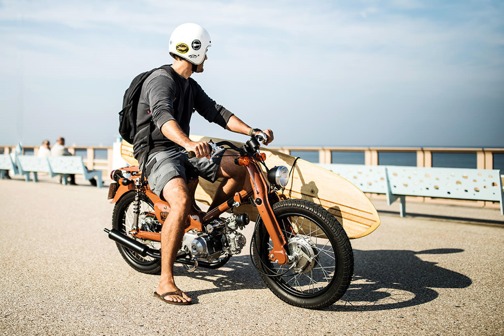 ngam-phien-ban-do-honda-cub-hang-tau-danh-rieng-cho-dan-me-luot-song