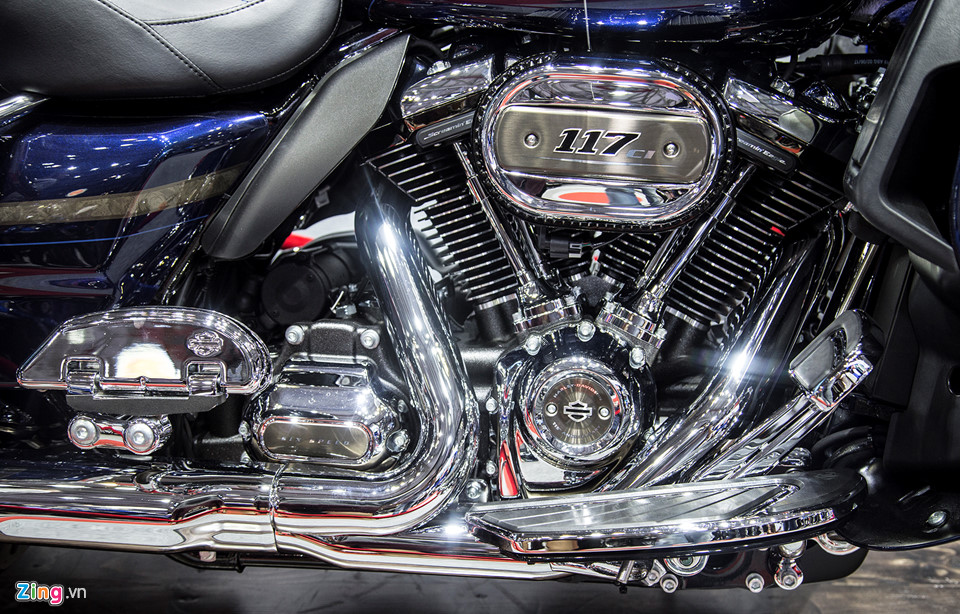 can-canh-harley-davidson-cvo-limited-ban-dac-biet-gia-hon-23-ty-dong-tai-viet-nam