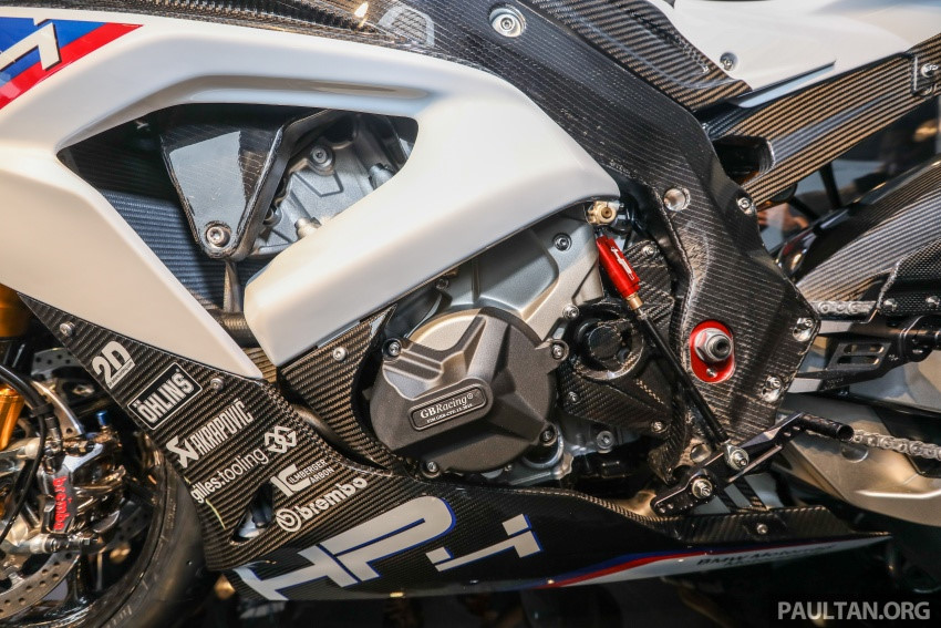 sieu-mo-to-bmw-hp4-race-voi-gai-gan-28-ty-tai-malaysia-hap-dan-co-nao