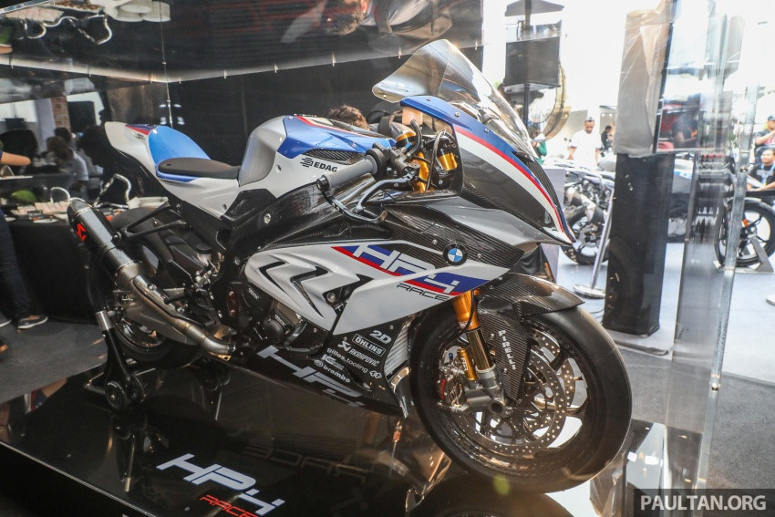 sieu-mo-to-bmw-hp4-race-voi-gai-gan-28-ty-tai-malaysia-hap-dan-co-nao