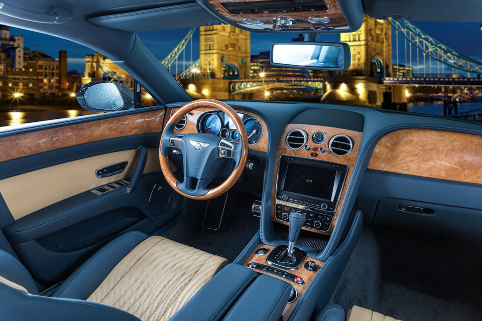 chiem-nguong-xe-sieu-sang-hang-doc-tai-viet-nam-bentley-flying-spur