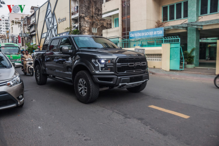 bat-gap-sieu-ban-tai-ford-f-150-raptor-mau-doc-tai-tphcm bat-gap-sieu-ban-tai-ford-f-150-raptor-mau-doc-tai-tphcm