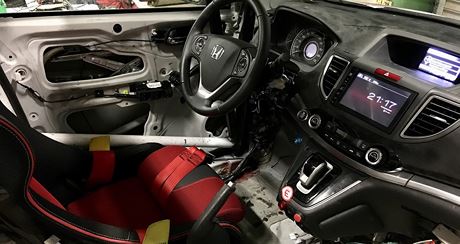 honda-trinh-lang-phien-ban-xe-dua-cr-v-may-dau-dau-tien-tren-the-gioi