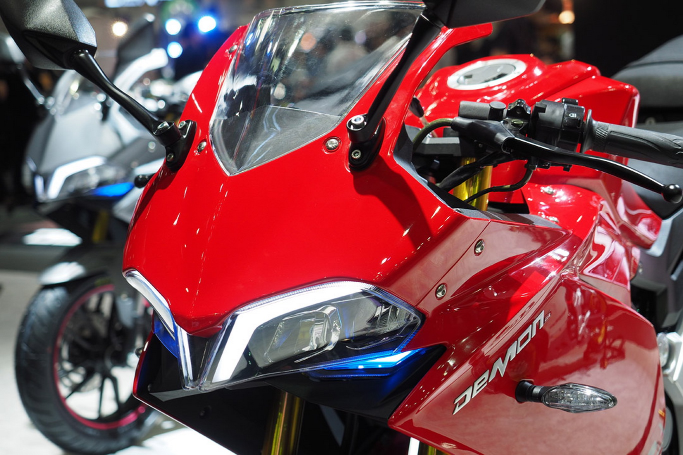 choang-mo-to-dep-nhu-ducati-tram-trieu-gia-chi-444-trieu-dong