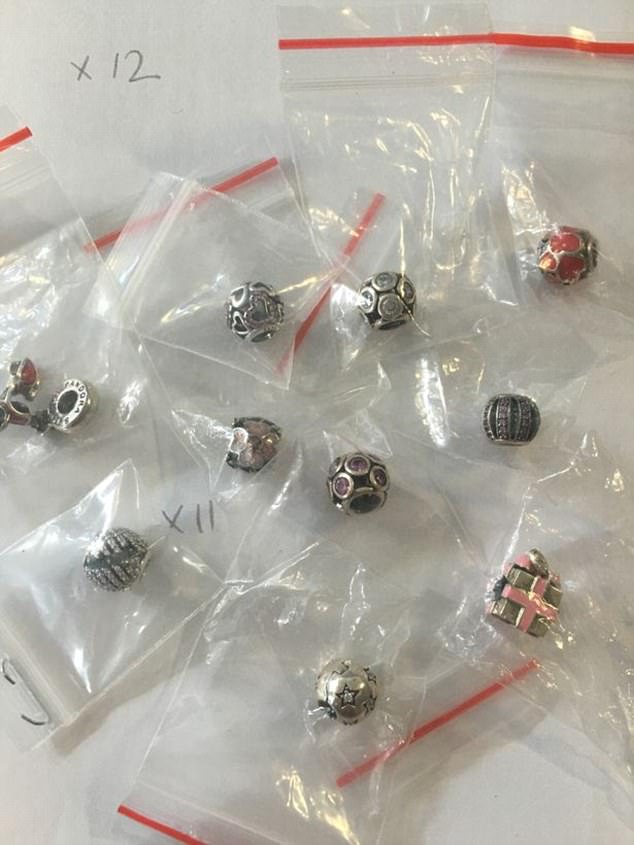 ban-trang-suc-pandora-gia-qua-mang-nu-giao-vien-kiem-9-ty-dong