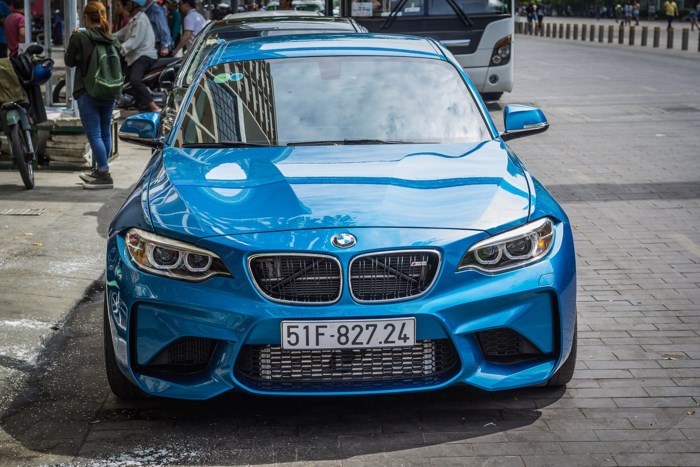 bmw-m2-do-dinan-hut-moi-anh-nhin-tren-duong-pho-tphcm