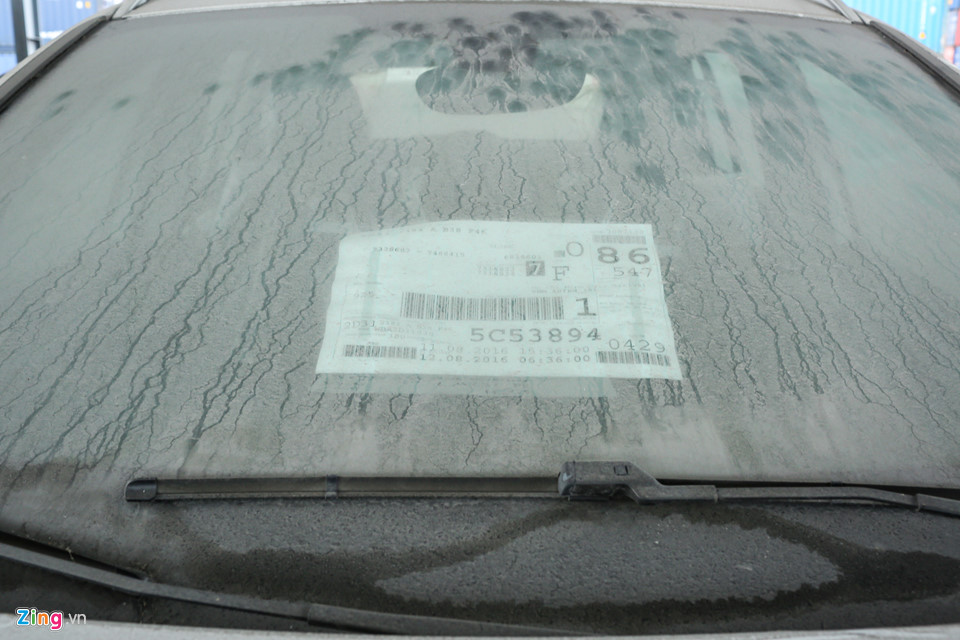 can-canh-hon-100-xe-sang-bmw-nam-phu-bui-o-cang-tphcm
