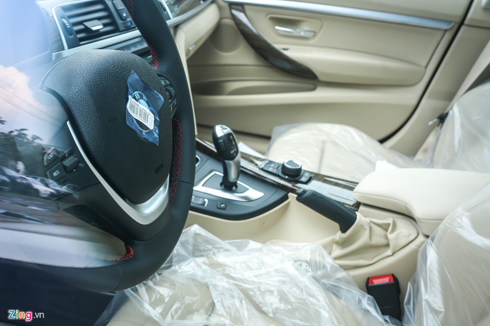 can-canh-hon-100-xe-sang-bmw-nam-phu-bui-o-cang-tphcm