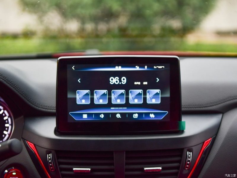 suv-nhai-gla-mercedes-benz-gia-chi-279-trieu-vua-trinh-lang-co-gi-hot