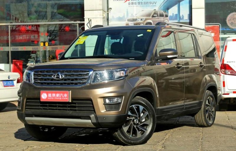 o-to-trung-quoc-nhai-land-rover-khung-gia-chi-206-trieu-dong-lo-dien