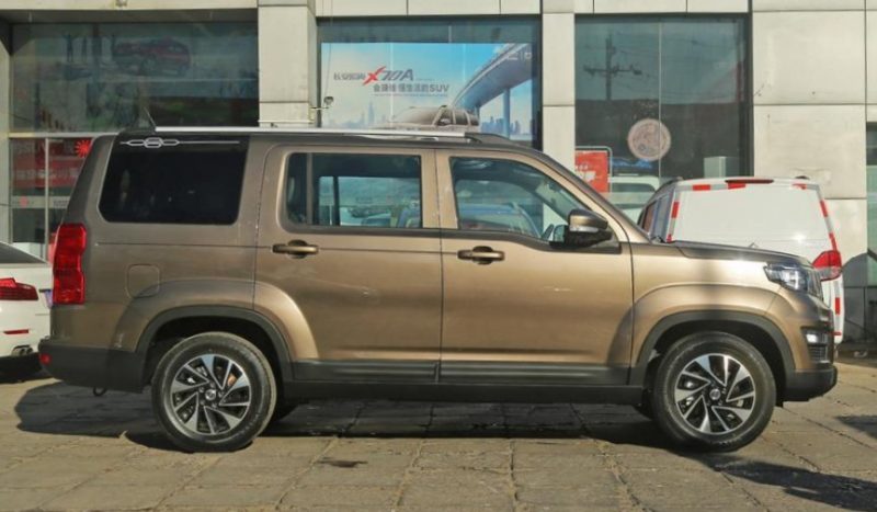 o-to-trung-quoc-nhai-land-rover-khung-gia-chi-206-trieu-dong-lo-dien