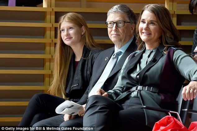 con-gai-ty-phu-bill-gates-khoe-anh-tinh-tu-voi-ban-trai-he-lo-cuoc-song-gia-dinh