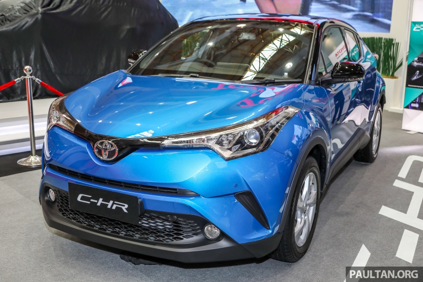 hang-nghin-nguoi-thai-phat-cuong-vi-chiec-o-to-moi-nay-cua-toyota