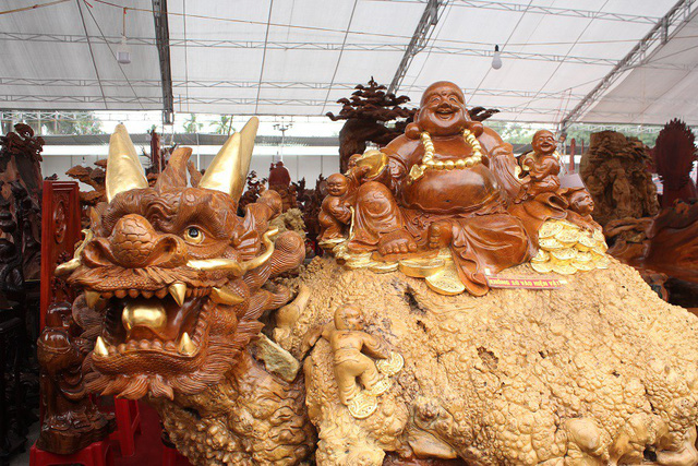 man-nhan-voi-tuyet-tac-long-quy-tu-go-nu-dinh-quy-hiem