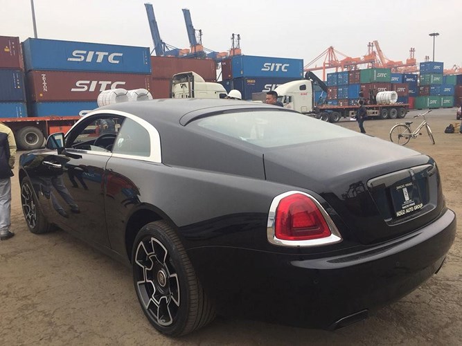 lo-dien-chu-nhan-xe-sang-rolls-royce-gia-23-ty-vua-cap-cang-hai-phong
